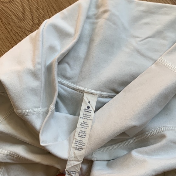 Lululemon shorts size 6 - Picture 4 of 5